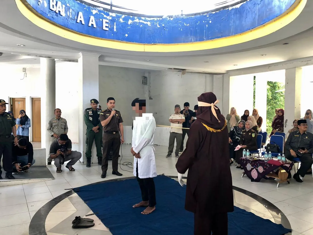 Empat Pelanggar Judi Online Dieksekusi Cambuk di Banda Aceh