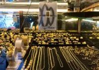 Selangkah Lagi, Emas Murni Tembus Rp5 Juta Per Mayam