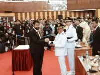 Mualem Lantik Bupati dan Wakil Bupati Aceh Selatan