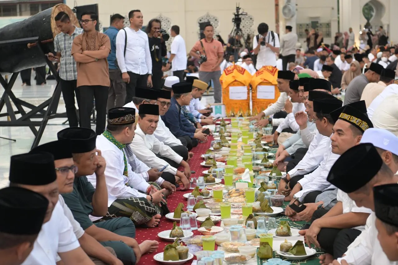 Wagub Aceh dan Para Bupati/Wali Kota Hadiri Buka Puasa Bersama di Masjid Raya Baiturrahman
