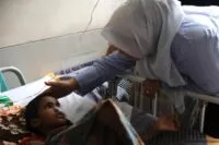 Marlina Muzakir Kunjungi dan Santuni Bocah Penderita Tumor Ganas di RSUDZA