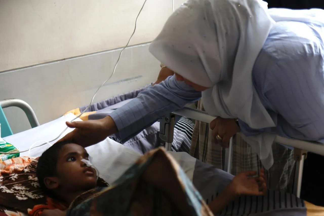 Marlina Muzakir Kunjungi dan Santuni Bocah Penderita Tumor Ganas di RSUDZA