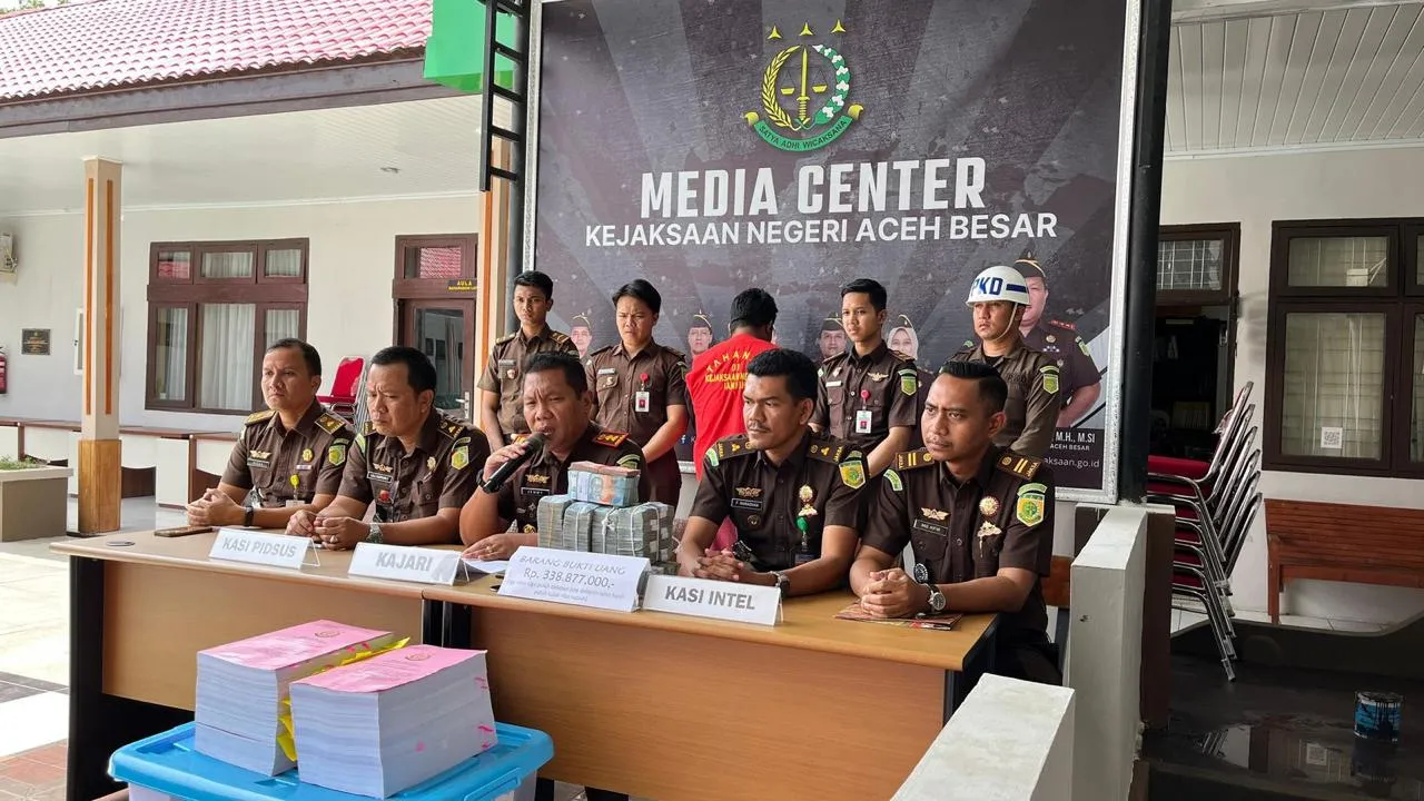 Tersangka Korupsi SPP PNPM Aceh Besar Diserahkan ke Jaksa