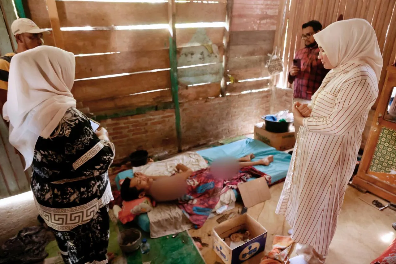 Jenguk Dua Warga Lumpuh di Pidie, Marlina Sebut Akan Fasilitasi Pengobatan ke Banda Aceh