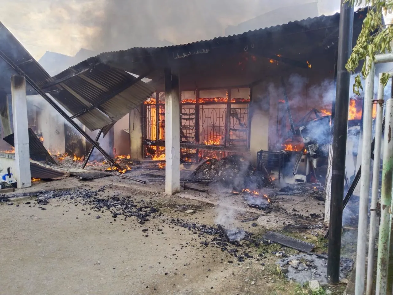 Rumah Keuchik Rumpet Ludes Terbakar, Tiga Keluarga Terdampak