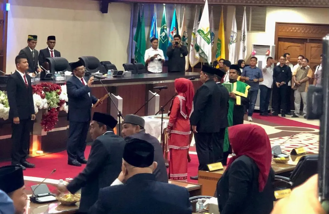 Sah, Bunda Salma Dilantik Sebagai Anggota DPRA Gantikan Ayahwa