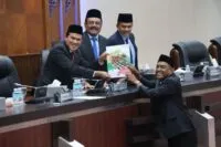 Hadiri Rapat Penyampaian Rekomendasi DPRA Terkait LKPJ 2024, Wagub Siap Tindaklanjuti Rekomendasi DPR Aceh
