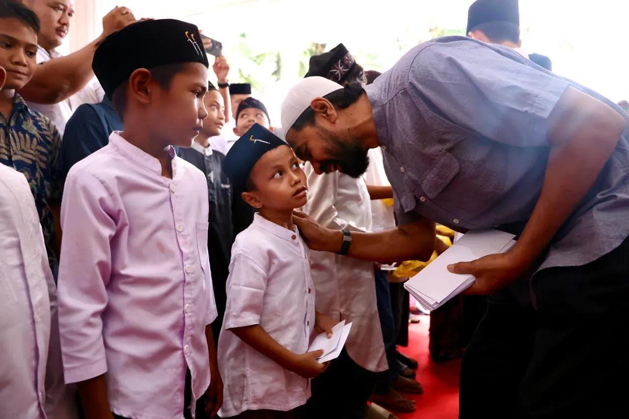 Rangka Sambut Meugang Idul Adha, Mualem Santuni 1.000 Anak Yatim di Aceh Barat