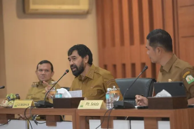 Mualem Pimpin Rapim, Dorong Percepatan Realisasi APBA 2025