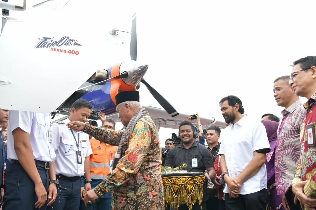 Mualem Resmikan Pengoperasian Pesawat dan Bandara PT PGE di Aceh Utara