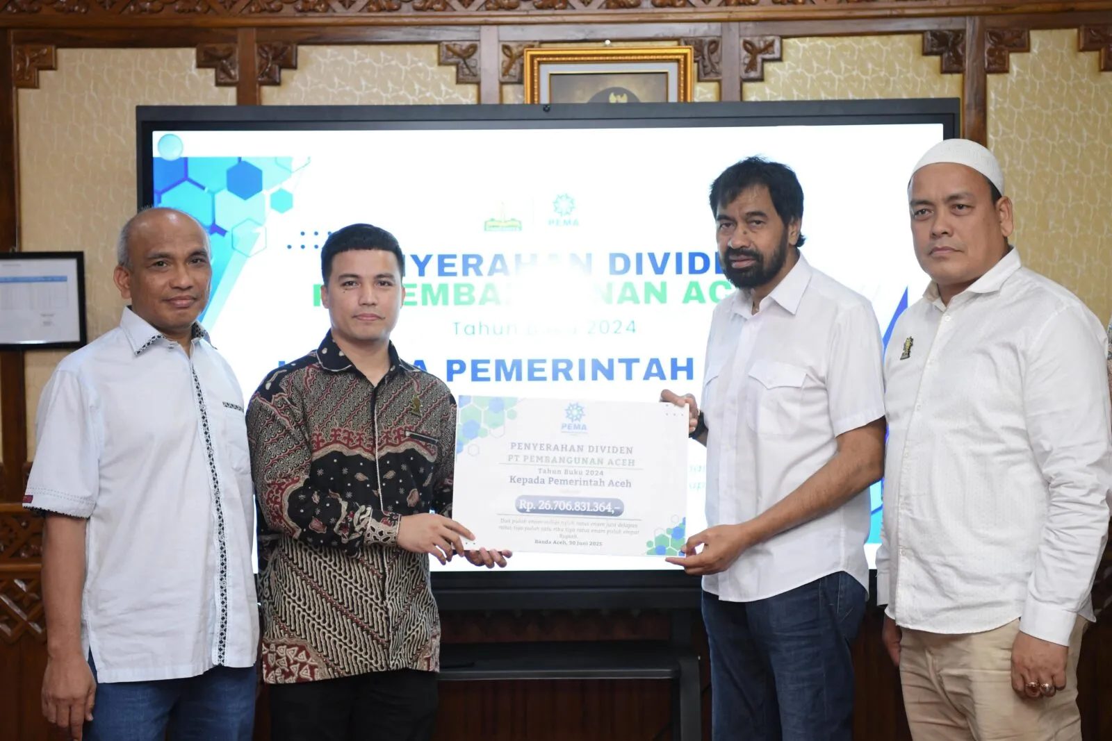 Serahkan Dividen Rp26,7 Miliar, Mualem Minta Jajaran PT. PEMA Tingkatkan Kinerja