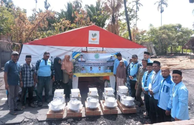 DPD BKPRMI Aceh Besar Salurkan Bantuan untuk Korban Kebakaran di Baet Meusago