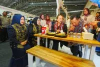 Kapolri Seruput Kupi Khop, Budaya Aceh Mencuri Perhatian di Bazar Bhayangkari 2025
