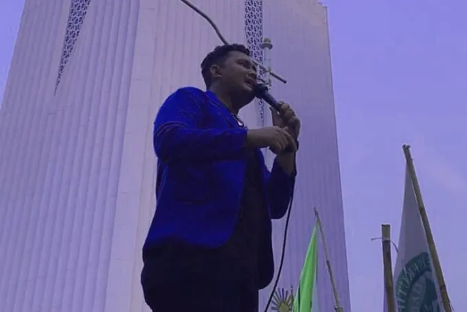 Tolak Pendirian Batalyon Baru di Aceh, Presma UIN Ar-Raniry Orasi di Depan Istana Presiden