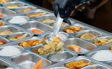 Heboh Penemuan Belatung dalam Makanan Bergizi Gratis di Sorong, Papua Barat Daya