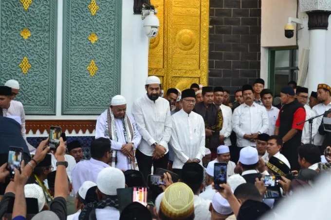 Abu Paya Pasi Resmi Dikukuhkan sebagai Imam besar Masjid Raya Baiturrahman