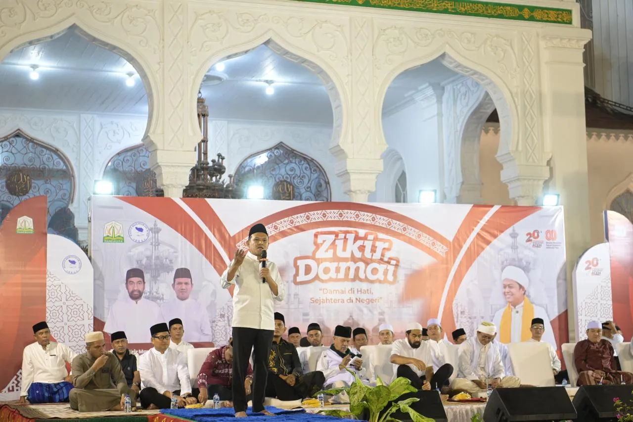 Gubernur dan Wagub Ikuti Zikir Peringatan 20 Tahun Damai Aceh di Masjid Raya Baiturrahman