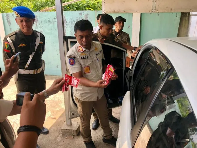 Saat Penyegelan Kostel di Kuta Alam, Petugas Temukan Mobil Penuh Kontrasepsi