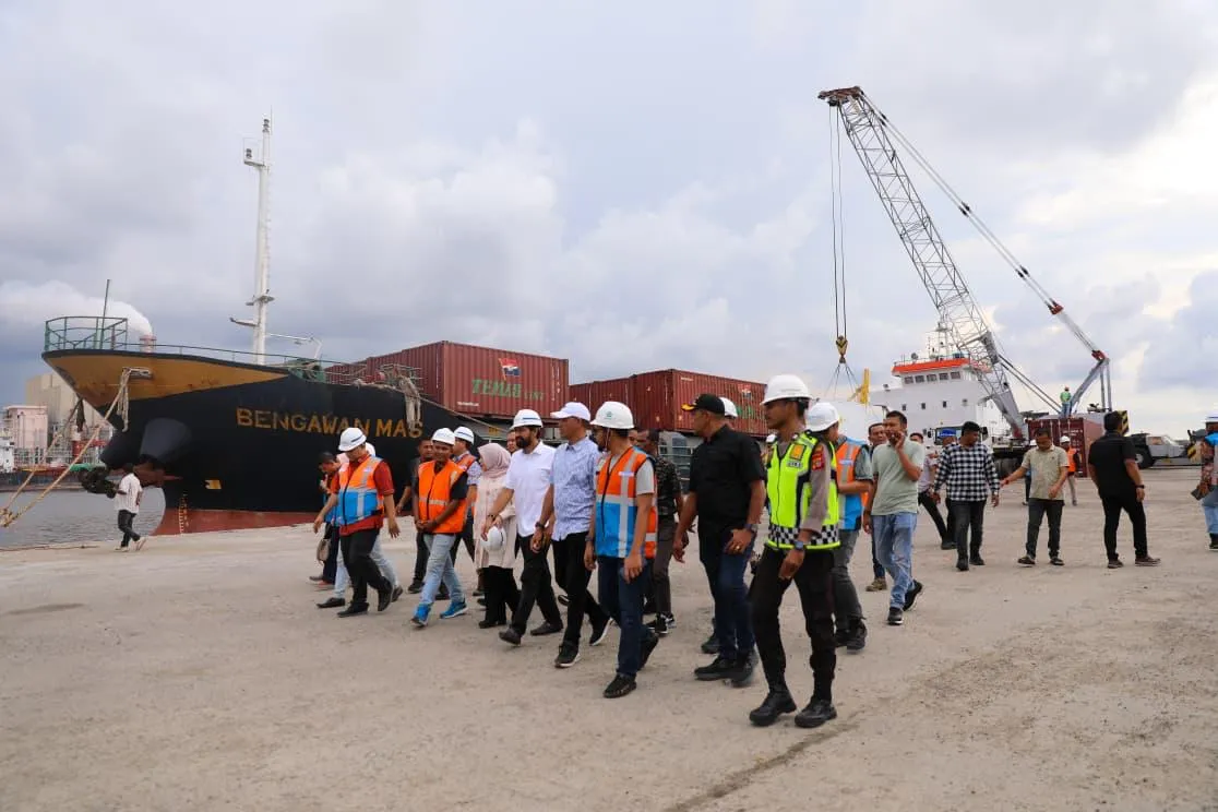 Mualem Tinjau Pelabuhan Krueng Geukueh
