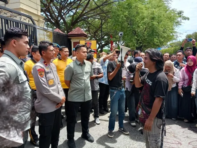 Gerakan Solidaritas Rakyat Aceh Gelar Aksi di Depan Polda, Sampaikan Lima Tuntutan