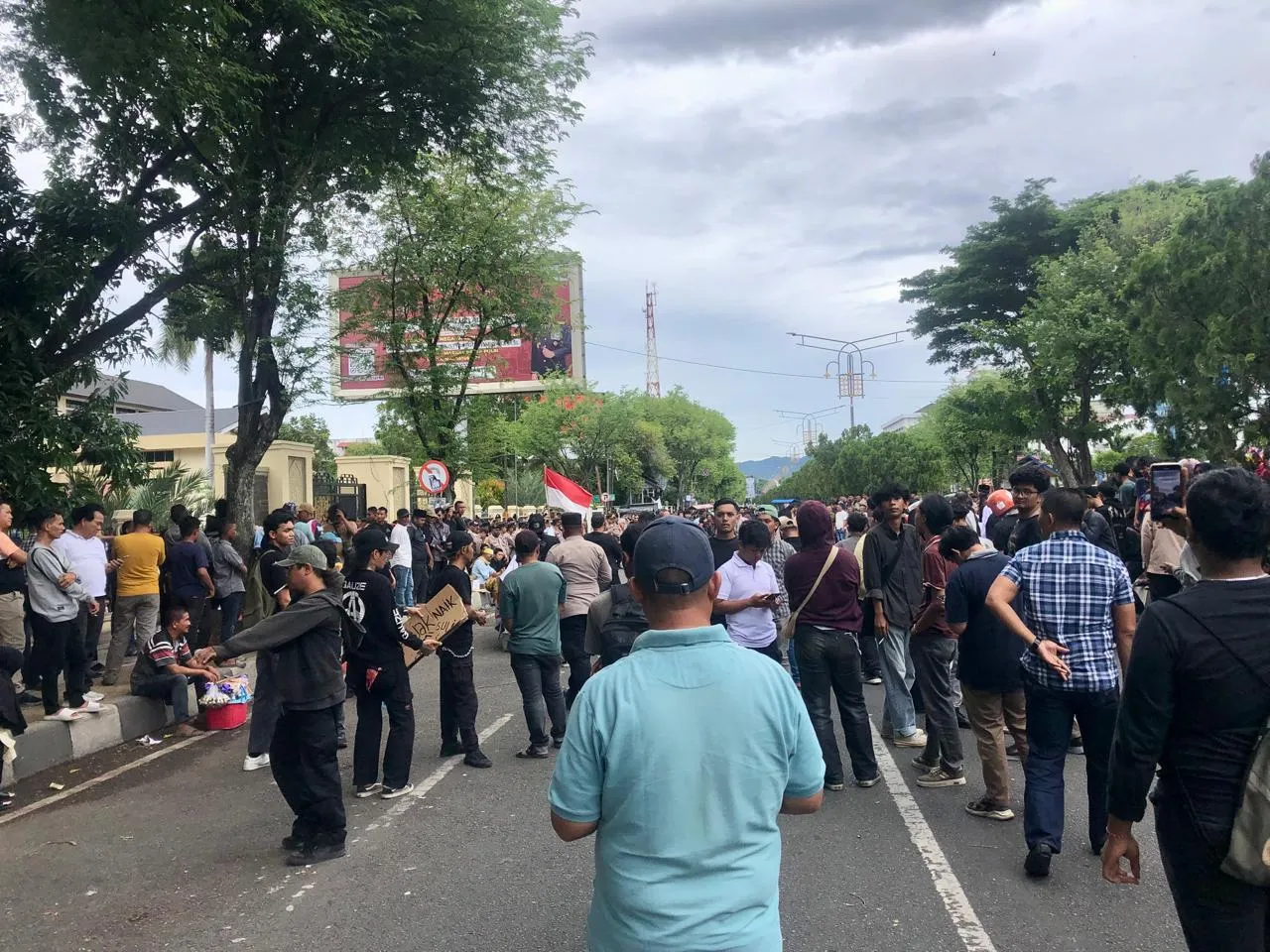 Demo 1 September, Massa Aksi Mulai Berdatangan ke Gedung DPR Aceh