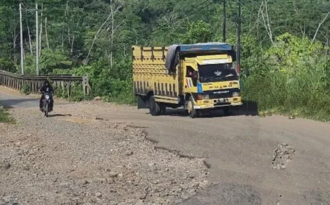 Jalan KKA Rusak Parah, Ekonomi Kopi Gayo dan Keselamatan Warga di Ujung Tanduk