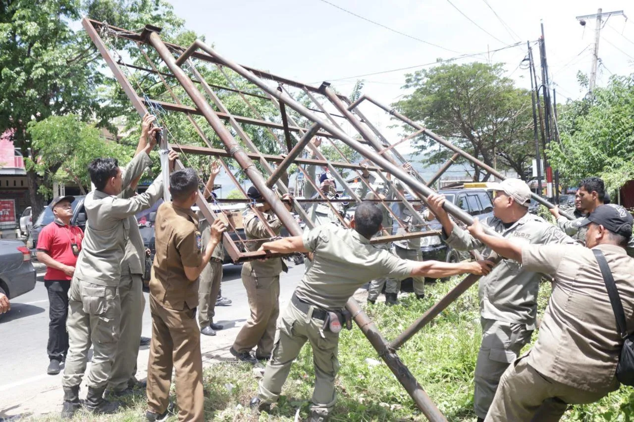 Marak Reklame Ilegal, Pemkab Aceh Besar Minta Pemilik Urus Izin