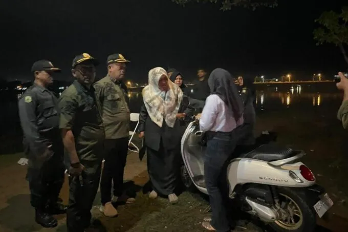 Satpol PP dan WH Sasar Kawasan Perbatasan, Tegur Pasangan Nongkrong Tengah Malam dan Pelanggar Busana Islami