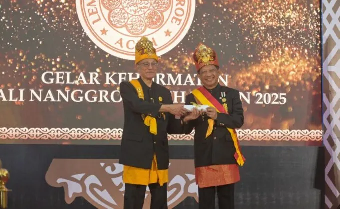 Wali Nanggroe Aceh Anugrahi Gelar Kehormatan untuk Tito Karnavian