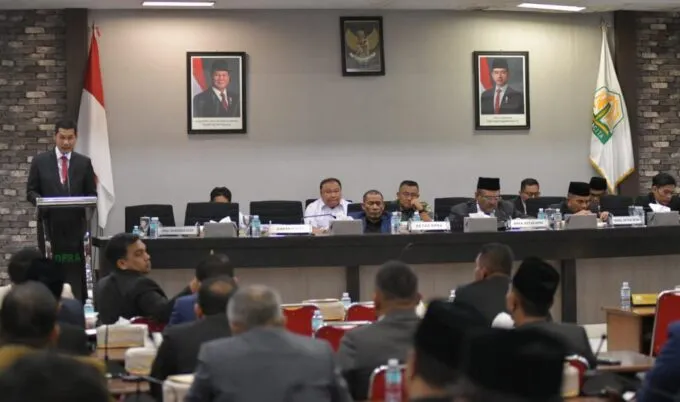 Sekda Aceh Sampaikan Nota Keuangan APBA 2026 di Paripurna DPRA