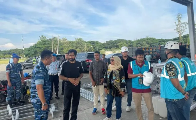 Mualem Tinjau Material Tower Pengganti yang Tiba di Aceh