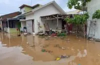 Akibat Banjir, Telur dan Minyak Curah Kosong dari Pasar Lambaro