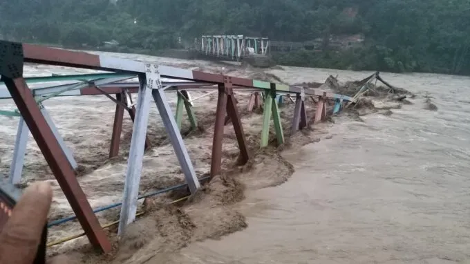 Telekomunikasi Lumpuh, Warga Aceh Cemas Putus Kontak dengan Keluarga di Lokasi Banjir
