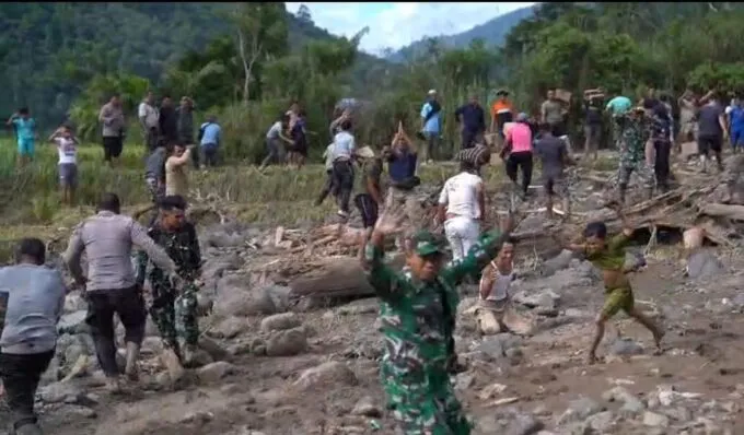 Warga Lokop, Peunaron, dan Simpang Jernih Saling Bantu Karena Belum Terima Bantuan Logistik