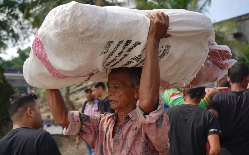 Mualem Instruksikan Semua SKPA Donasi Korban Bencana Melalui Satgas Bencana Baitul Mal Aceh