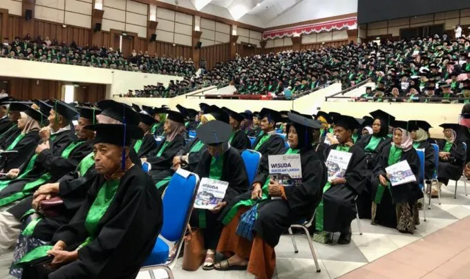 Ribuan Lansia Aceh Besar Lulus Sekolah Lansia, Peserta Tertua Berusia 90 Tahun