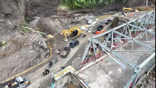 Jembatan Tenge Besi di Bener Meriah Kembali Bisa Dilintasi