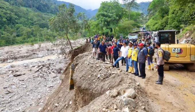 Sekda Aceh dan Rombongan Terjebak Longsor di Gayo Lues Saat Antar Bantuan