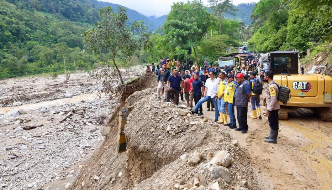 Sekda Aceh dan Rombongan Terjebak Longsor di Gayo Lues Saat Antar Bantuan