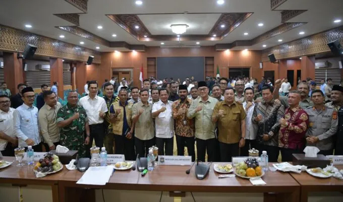 Wagub dan Bupati/Wali Kota se-Aceh Ikuti Rapat Penanganan Bencana Bersama Mendagri