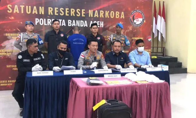 Upah Rp40 Juta, Kurir Sabu Asal Pidie Ditangkap di Bandara SIM