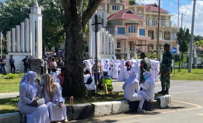 Kontrak Berakhir, Ratusan Nakes Aceh Besar Datangi Kantor Bupati