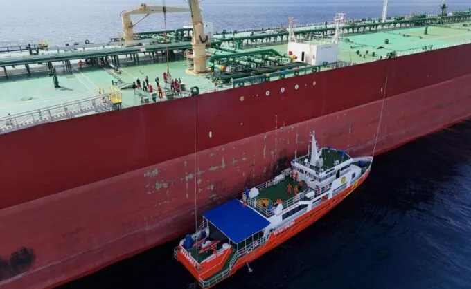 ABK Kapal Minyak Mentah Berbendera Marshall Islands Dievakusi Karena Sakit