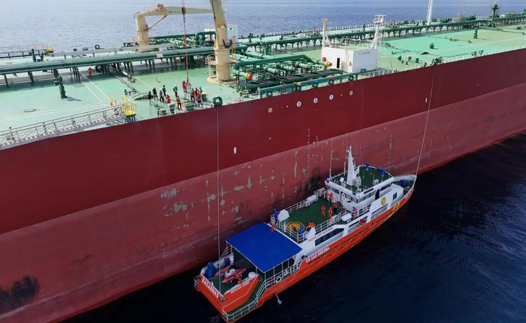 ABK Kapal Minyak Mentah Berbendera Marshall Islands Dievakusi Karena Sakit