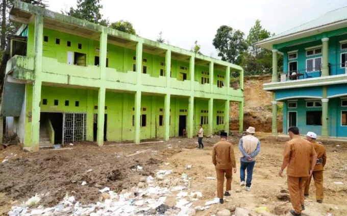 Tak Layak Digunakan, SMAS dan SMPS Bustanul Ulum Minta Dibangun Kembali