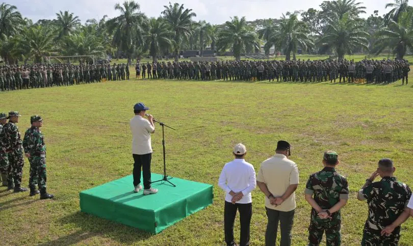 Didampingi Wagub, Mendagri Beri Arahan Taruna dan Serahkan Bantuan di Aceh Tamiang
