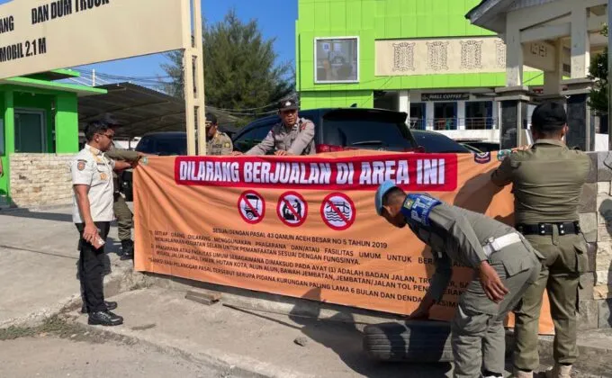 Satpol PP Aceh Besar Larang Pedagang di Depan MPP Lambaro, Pelanggar Terancam Denda Rp50 Juta