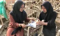 Sekolah Rusak dan Ekonomi Terhimpit, Mimpi Kuliah Bella dan Asmaul di Ujung Tanduk