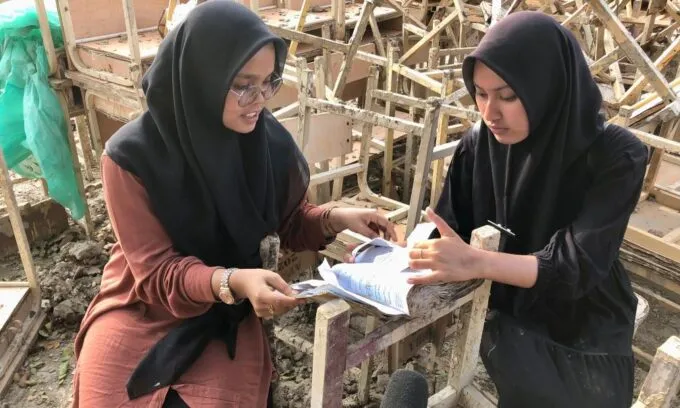 Sekolah Rusak dan Ekonomi Terhimpit, Mimpi Kuliah Bella dan Asmaul di Ujung Tanduk