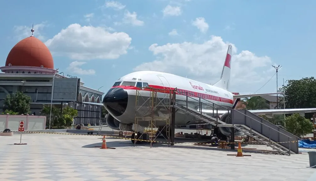 Badan Pesawat yang Sempat Viral Dijalanan Kini Terpasang Utuh di Asrama Haji Aceh